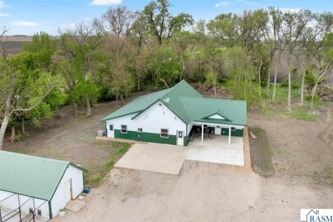 5134 340th Avenue Blue Earth MN 56013