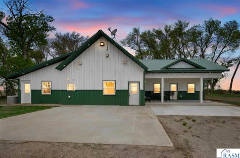 5134 340th Avenue Blue Earth MN 56013