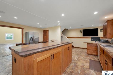 5134 340th Avenue Blue Earth MN 56013