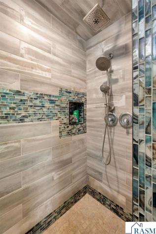 5134 340th Avenue Blue Earth MN 56013