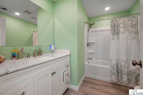 5134 340th Avenue Blue Earth MN 56013
