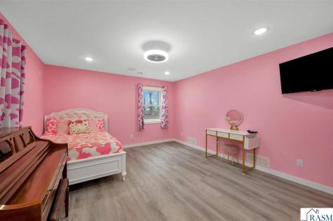 5134 340th Avenue Blue Earth MN 56013