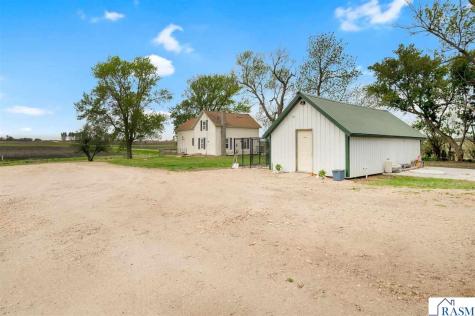 5134 340th Avenue Blue Earth MN 56013