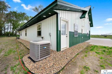 5134 340th Avenue Blue Earth MN 56013