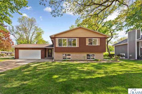 1813 Marie Lane North Mankato MN 56003
