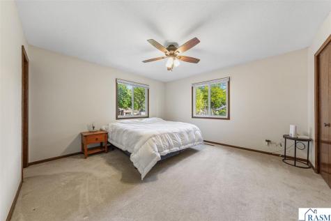 1813 Marie Lane North Mankato MN 56003