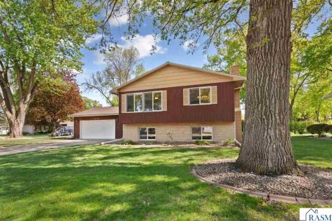 1813 Marie Lane North Mankato MN 56003