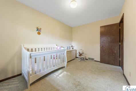 1813 Marie Lane North Mankato MN 56003