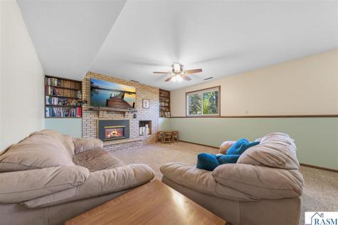 1813 Marie Lane North Mankato MN 56003