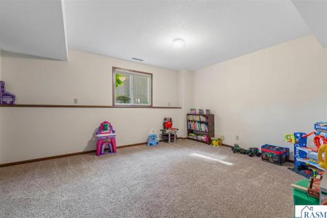 1813 Marie Lane North Mankato MN 56003