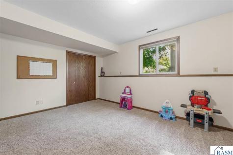 1813 Marie Lane North Mankato MN 56003