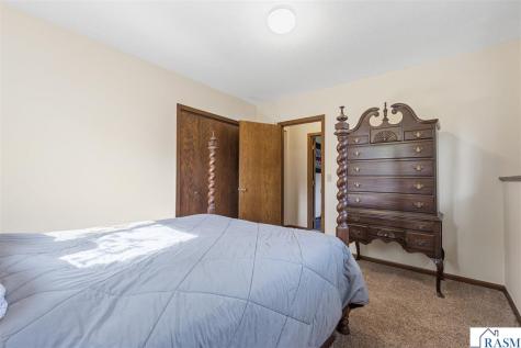 1813 Marie Lane North Mankato MN 56003