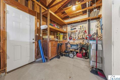 1813 Marie Lane North Mankato MN 56003