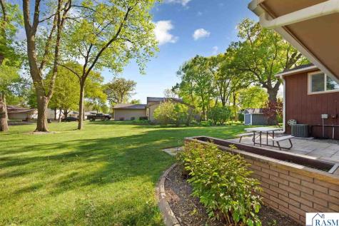 1813 Marie Lane North Mankato MN 56003