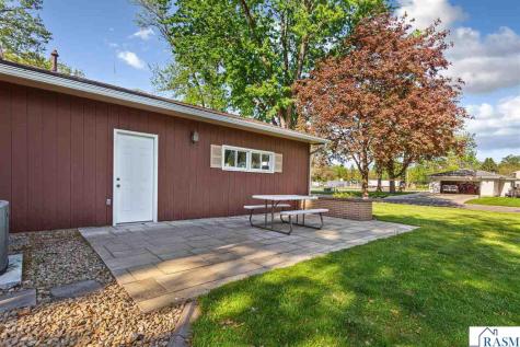1813 Marie Lane North Mankato MN 56003