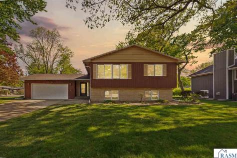 1813 Marie Lane North Mankato MN 56003