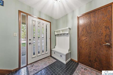 1813 Marie Lane North Mankato MN 56003