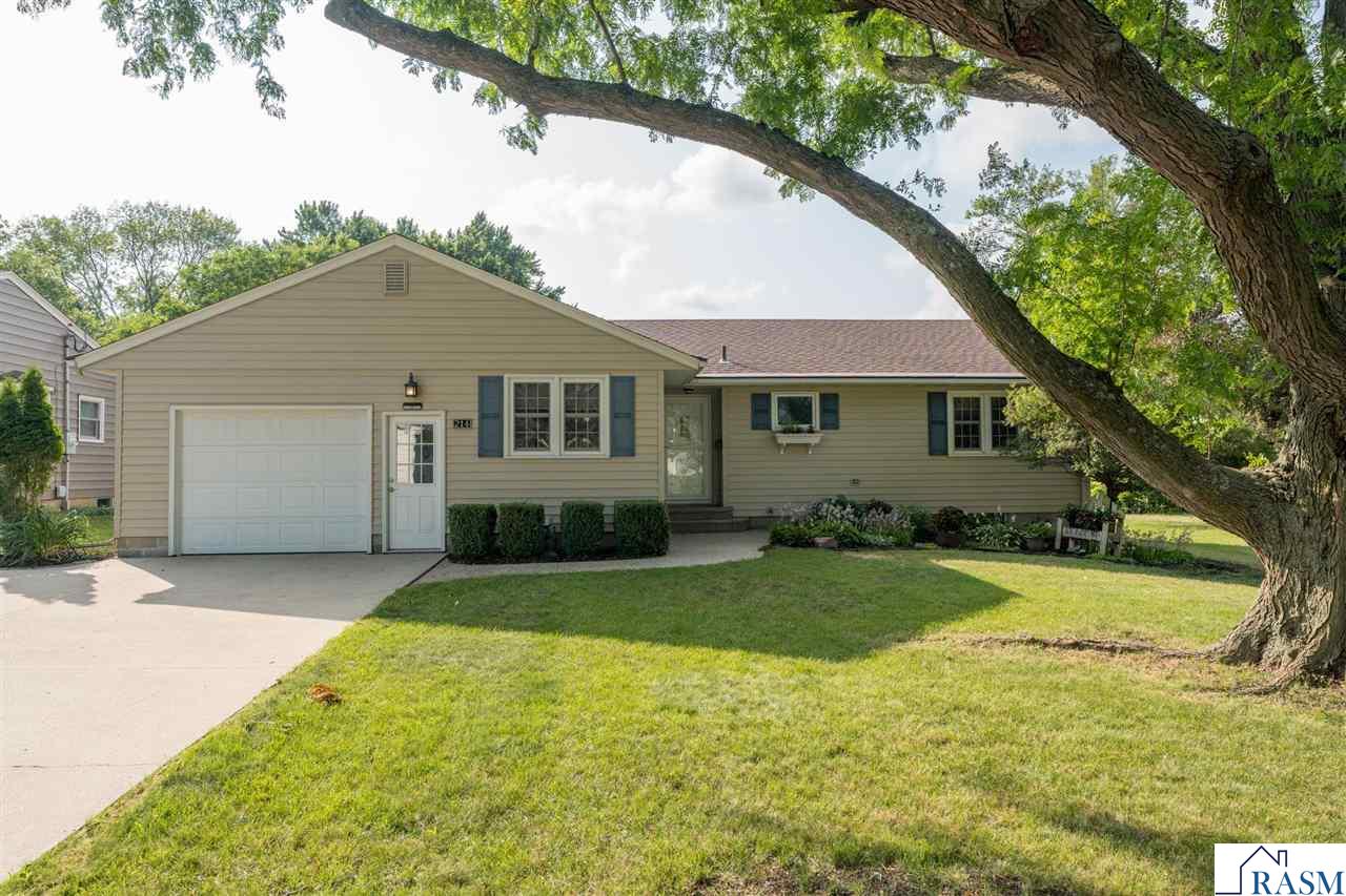 214 Clover Lane Mankato MN 56001