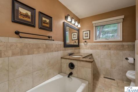 214 Clover Lane Mankato MN 56001