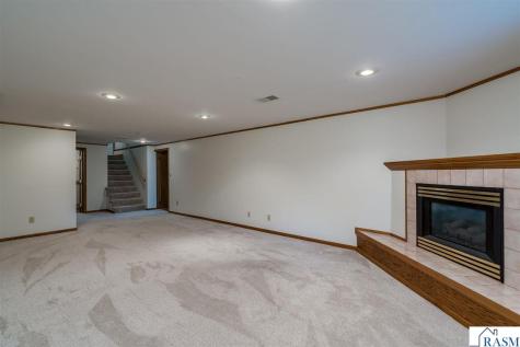 214 Clover Lane Mankato MN 56001