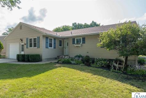 214 Clover Lane Mankato MN 56001
