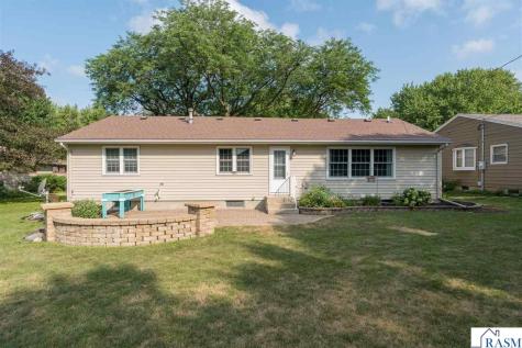 214 Clover Lane Mankato MN 56001