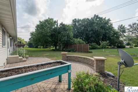 214 Clover Lane Mankato MN 56001
