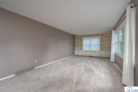 214 Clover Lane Mankato MN 56001
