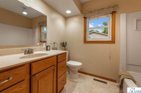 611 S Rice Street Blue Earth MN 56013