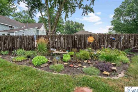 611 S Rice Street Blue Earth MN 56013