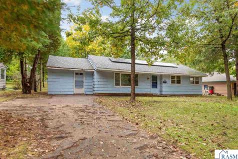 825 Lower Johnson Circle St. Peter MN 56082