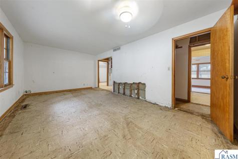825 Lower Johnson Circle St. Peter MN 56082