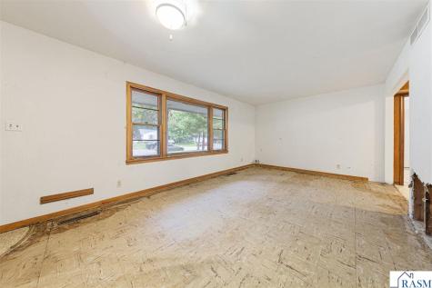825 Lower Johnson Circle St. Peter MN 56082