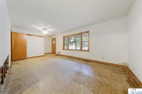825 Lower Johnson Circle St. Peter MN 56082