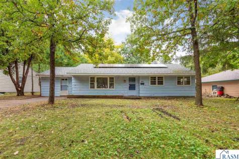 825 Lower Johnson Circle St. Peter MN 56082