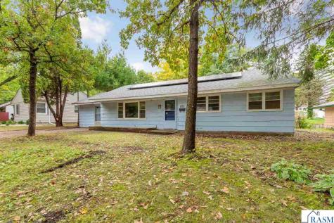 825 Lower Johnson Circle St. Peter MN 56082