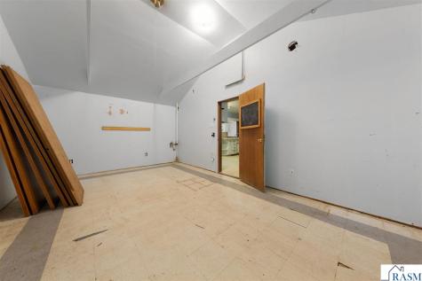 825 Lower Johnson Circle St. Peter MN 56082