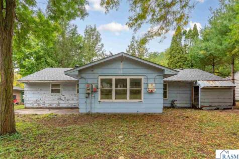 825 Lower Johnson Circle St. Peter MN 56082