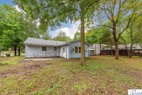 825 Lower Johnson Circle St. Peter MN 56082