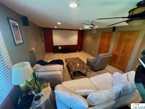 1924 Rock Ridge Lane St. Peter MN 56082
