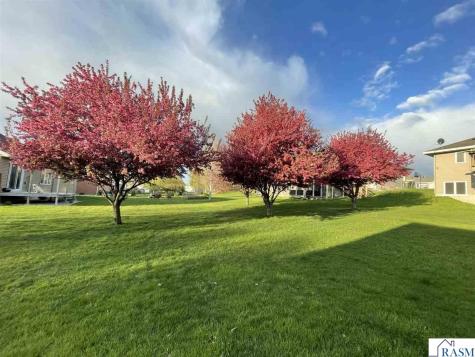 1924 Rock Ridge Lane St. Peter MN 56082
