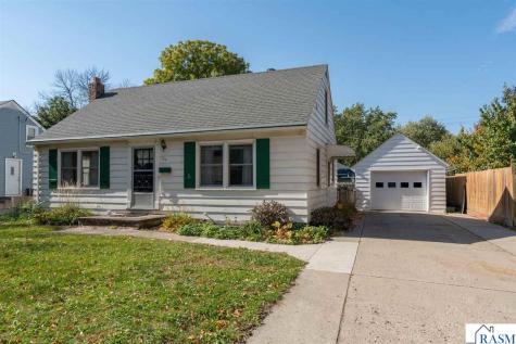 124 Thayer Avenue Mankato MN 56001