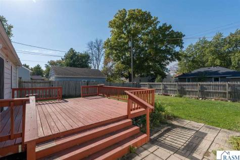 124 Thayer Avenue Mankato MN 56001