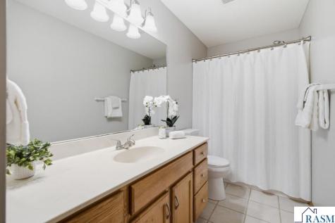 112 Bunker Court Mankato MN 56001