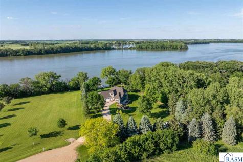 16 Lake Shore Drive Sherburn MN 56171