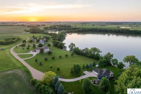 16 Lake Shore Drive Sherburn MN 56171