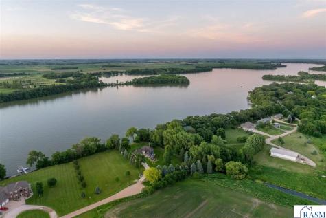 16 Lake Shore Drive Sherburn MN 56171