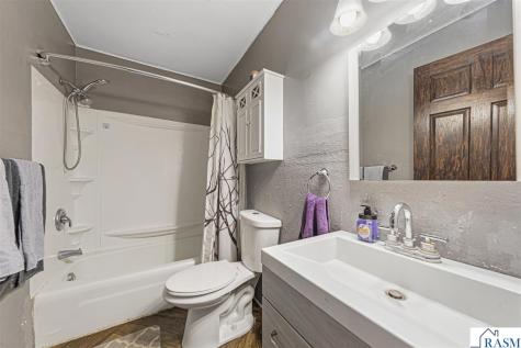228 W 4th Street Blue Earth MN 56013