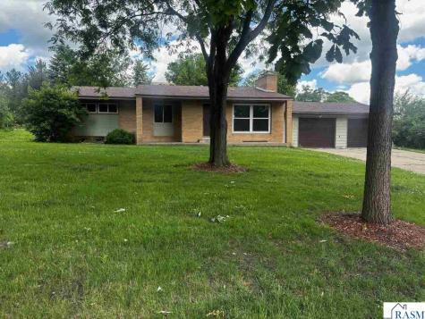 723 Valley View Road St. Peter MN 56082