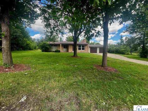 723 Valley View Road St. Peter MN 56082